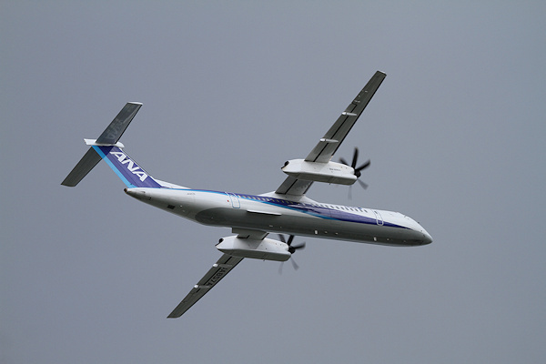 ANA DHC-8-400（JA857A)