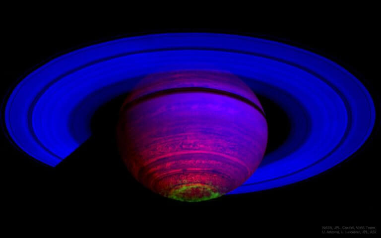 赤外線の波長で撮影した土星