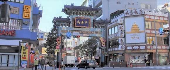 横浜中華街の東の入口に建つ朝陽門
