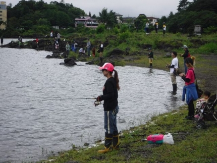 20190715-14-河口湖釣り祭り_釣る選手5.JPG