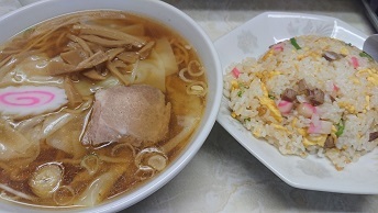 清華の雲吞麺と炒飯