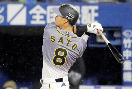 佐藤輝明選手の3号本塁打